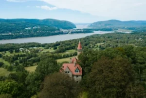 hudson-the-castle-rock