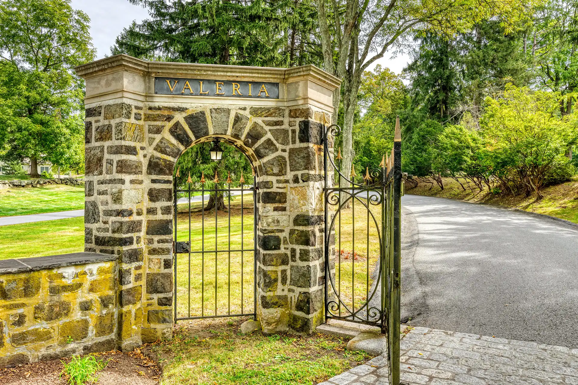 Hudson-Design-Valeria-01