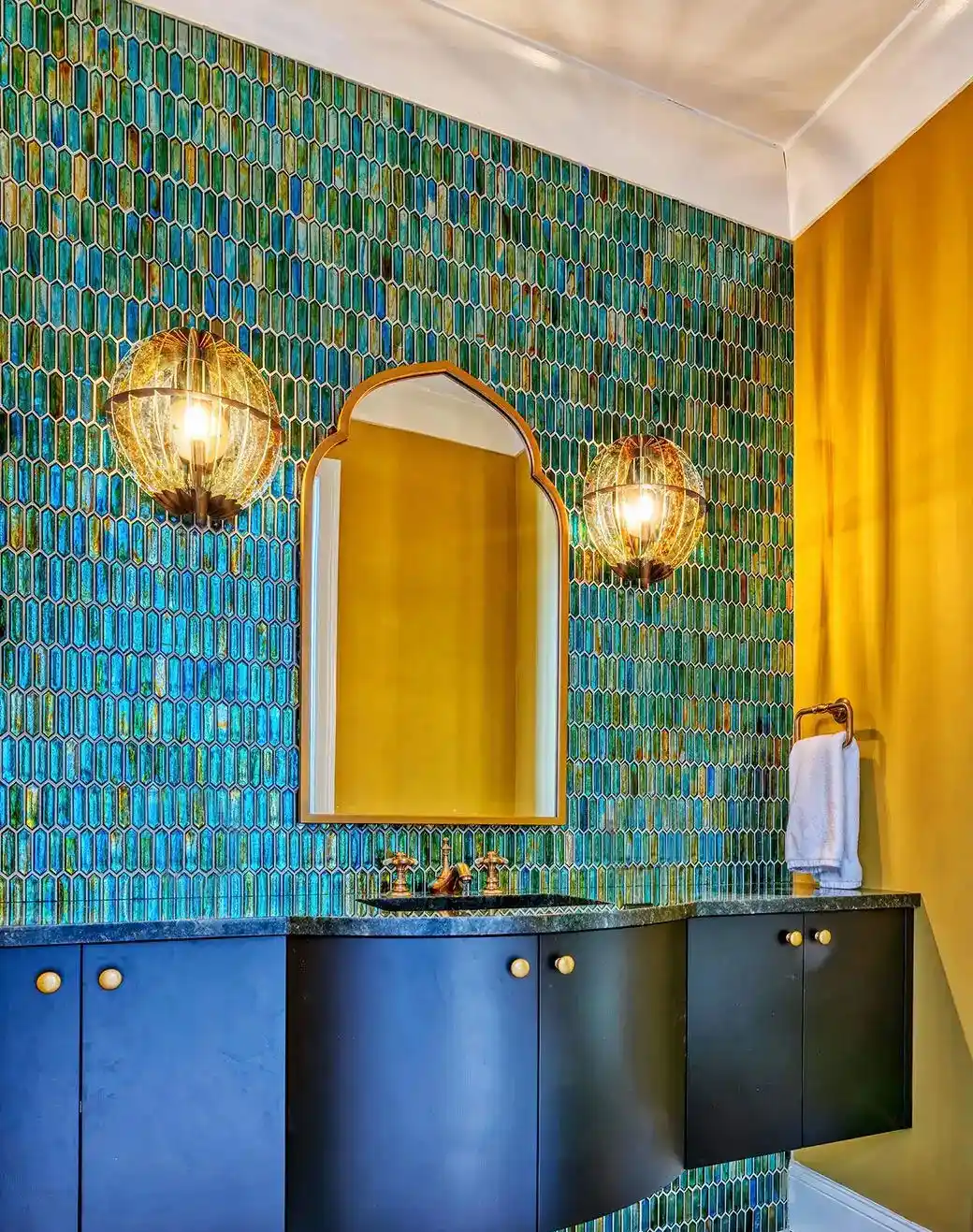 Hudson-Design-Mahopac-Lake-House-bathroom
